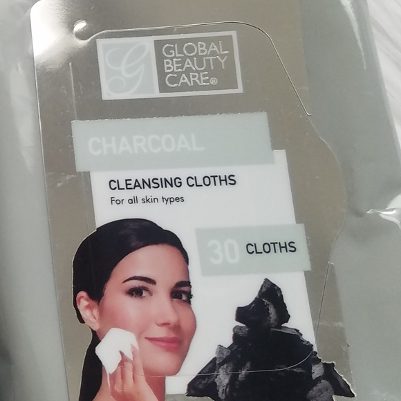 🆕️ Charcoal Cleansing Cloths - Picture 4 of 4